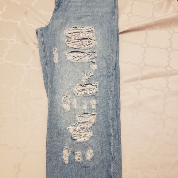 Forever 21 Distressed Mom Jean - Picture 3 of 9